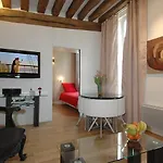 Holidaysinparis-bourg Tibourg Ii Paris