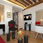 Apartment Holidaysinparis-bourg Tibourg Ii *