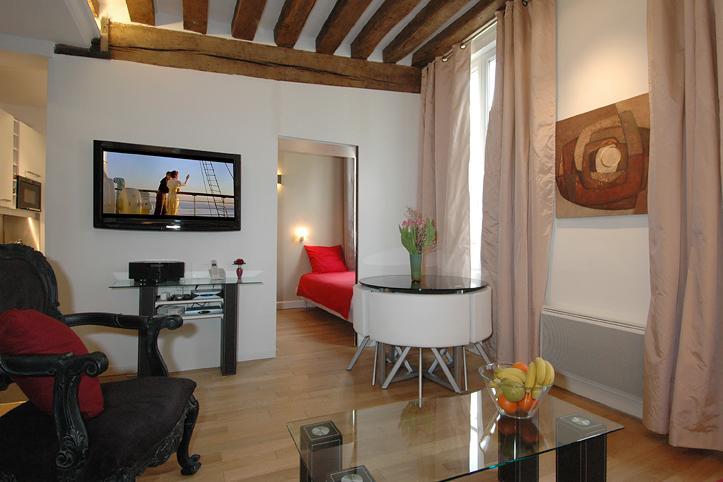 Holidaysinparis-bourg Tibourg Ii Paris